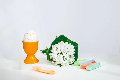 Happy easter egg with flowers and color Stock Photos