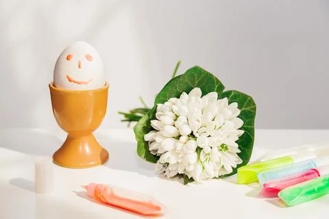 Happy easter egg with flowers and color Stock Photos