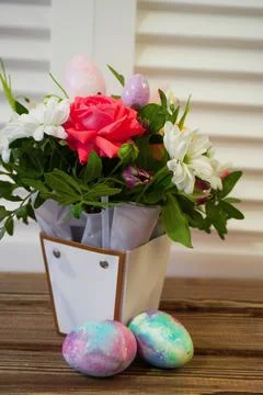 Happy easter! Flat Lay, Internet banner, postcard on Easter.  Bouquet of flow Stock-Fotos