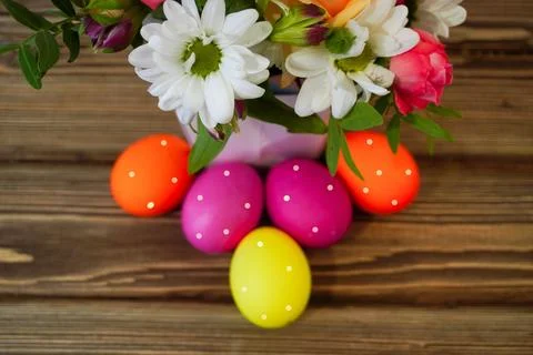 Happy easter! Flat Lay, Internet banner, postcard on Easter.  Bouquet of flow Stock-Fotos