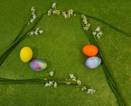 Happy easter! Flat Lay, postcard or Internet banner with Copy Space on Easter Foto stock