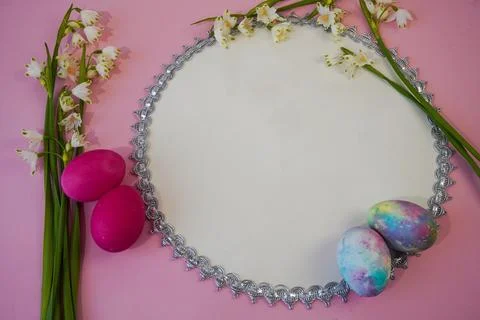 Happy easter! Flat Lay, postcard or Internet banner with Copy Space on Easter Foto stock