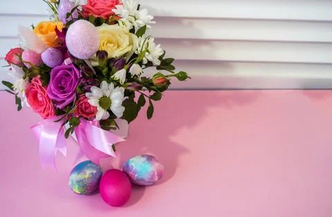 Happy easter! Flat Lay, postcard or Internet banner with Copy Space on Easter Foto stock