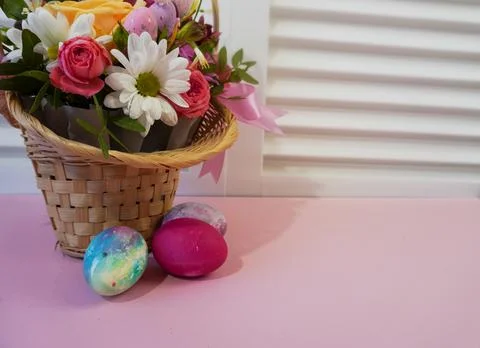 Happy easter! Flat Lay, postcard or Internet banner with Copy Space on Easter Foto stock
