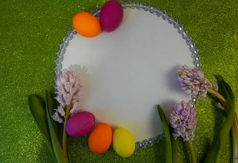 Happy easter! Flat Lay, postcard or Internet banner with Copy Space on Easter Foto stock