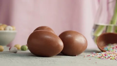 Happy Easter holiday. Chocolate eggs close-up. Preparing for Easter, painting Video stock 171179345