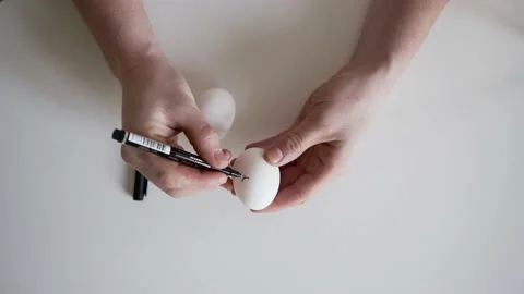 Happy Easter holiday. Coloring eggs. Preparing for Easter, painting and Stock Footage 181569436