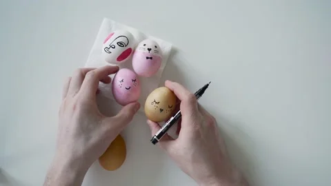 Happy Easter holiday. Coloring eggs. Preparing for Easter, painting and Stock Footage 181570097