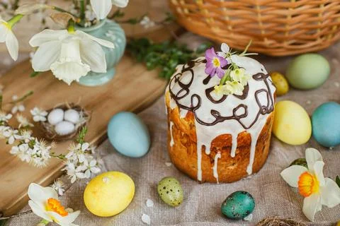 Happy Easter! Homemade easter bread and natural dyed easter eggs with sprin.. Stock Photos