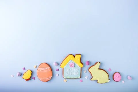 Happy Easter. Multicolored pastel easter cookies on a blue background. 스톡 사진