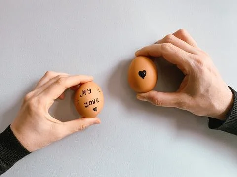 Happy Easter or st valentines morning before breakfast. Young couple holding Foto stock