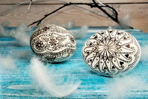 Happy Easter. Painted doodle easter eggs on blue background. Foto stock