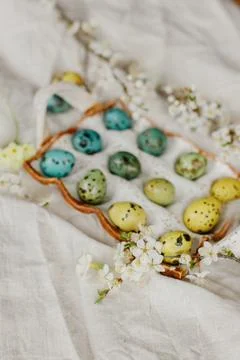 Happy Easter! Stylish easter eggs and blooming spring flowers on rustic tab.. Stock Photos