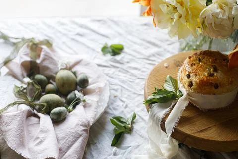 Happy Easter! Stylish eggs on napkin on plate, easter cake on stand, spring.. Stockfoto's