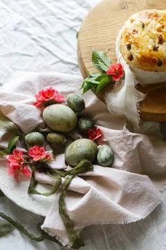 Happy Easter! Stylish eggs on napkin on plate, easter cake on wooden stand,.. 스톡 사진