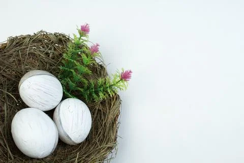 Happy Easter. Top view nest with Painted eggs on white table. Copy space for  Foto stock
