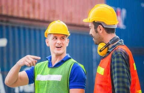 Happy Engineer and worker team checking containers box from container cargo Foto stock