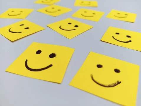 Happy face sticky notes on white background  Foto stock