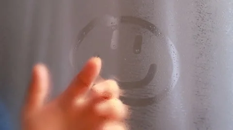 Happy face in the window Vidéo 1018172