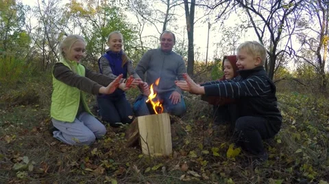 Happy family with children near the fire. Stock-Footage 59144102