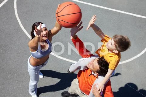 Happy family of four dedicating their summer vacations to a healthy lifestyle ou Stock Photos