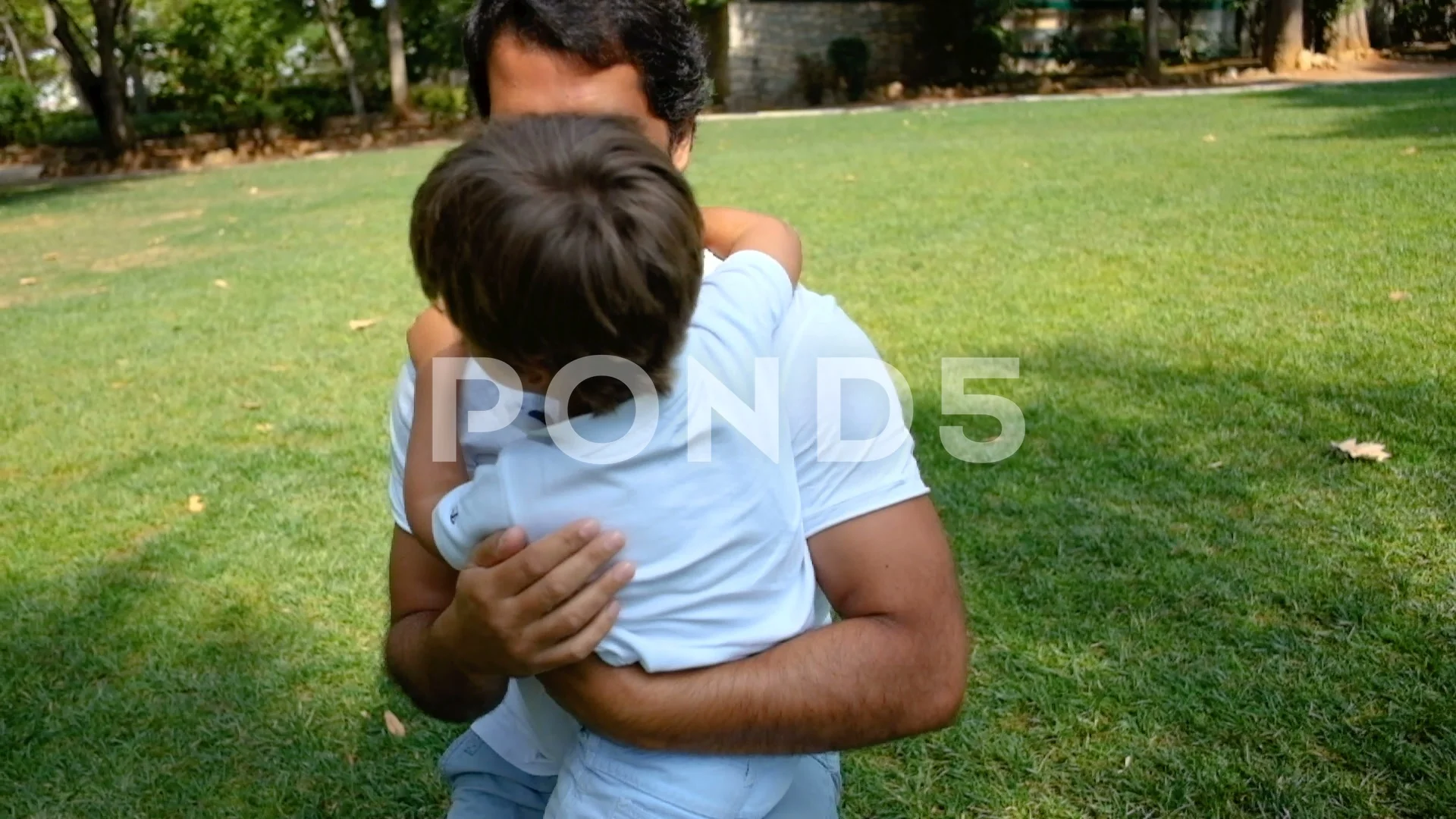 Happy father kissing son and son kissing, Stock Video