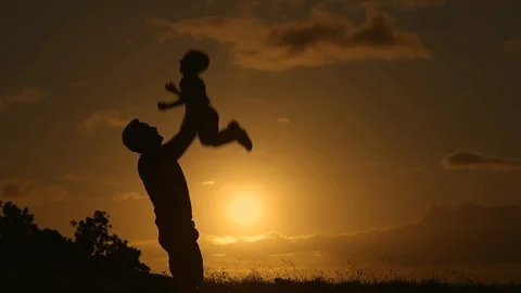 Happy father son playing together outdoors Vídeo Stock 123737242