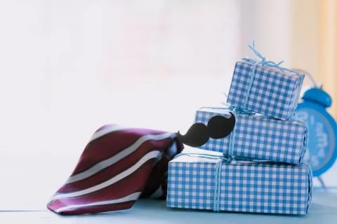 Happy fathers day concept. Stack of beautiful gift box with Red tie, blue ala Foto stock
