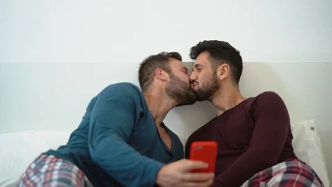 hot indian gay men kissing