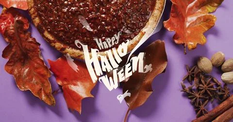 Happy Halloween text image over autumn leaves and pie on purple background Ilustração Stock