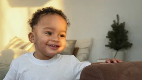 Happy kid playing hide and seek Video stock 166603350