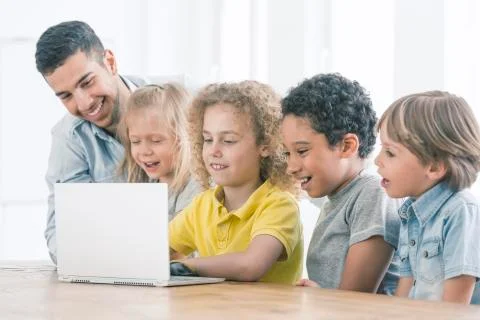Happy kids programming on laptop Stock-Fotos