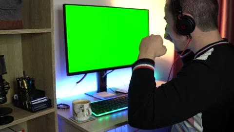 Happy man Green Screen Stock Footage 194244712