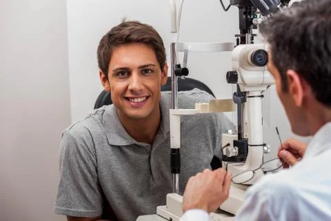 Happy man looking at camera Stock-Fotos
