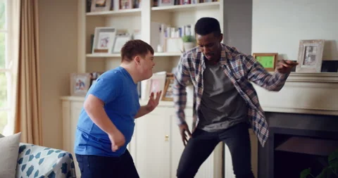 Happy, men and friends dancing in home with vibe for weekend, holiday or bonding Stock Footage 335801052