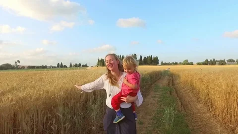 Happy mom with her son Video stock 75307684