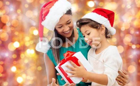 Happy mother and child girl with gift box Stock Photos
