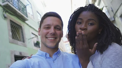 Happy multiracial couple posing for self portrait outdoor. Vídeos de archivo 108822732