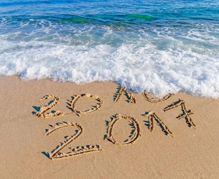 Happy New Year 2017 replace 2016 concept on the sea beach Foto stock