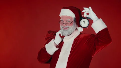 Happy Santa Claus with Clock Ready to Distribute Presents to Good Children Vídeo Stock 287129073