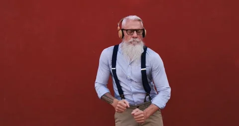 Happy senior man dancing Stock-Footage 149117133