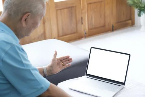 Happy senior man using online techology. 스톡 일러스트