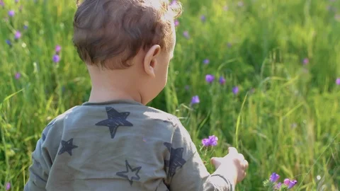 Happy smiling child running Video stock 104914620