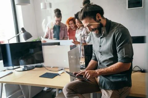 Happy software developers working on meeting, Programming advanced code Foto stock