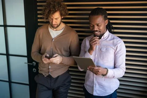 Happy software developers working on meeting, Programming advanced code Foto stock