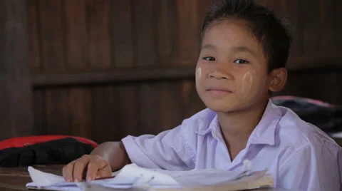 Happy Student in Burma Vídeo Stock 37350193