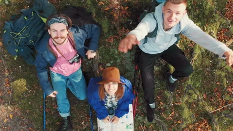 Happy Tourists in Forest 動画素材 96310697