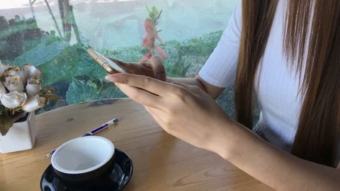 Happy use smart phone 스톡 동영상 77957533