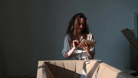 Happy woman using a tablet while dreaming about her life in a renovated home Vídeo Stock 281028441