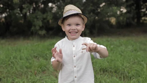 Happy young boy walks to the camera and rejoices Video stock 140844824